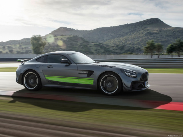 Mercedes-Benz AMG GT R фото