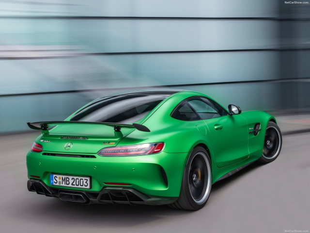 Mercedes-Benz AMG GT R фото