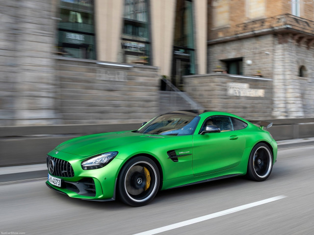 Mercedes-Benz AMG GT R фото