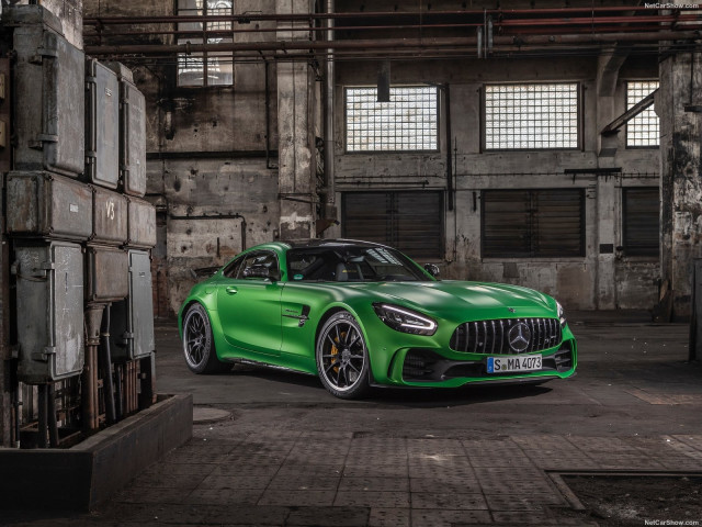 Mercedes-Benz AMG GT R фото