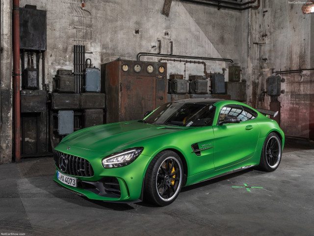 Mercedes-Benz AMG GT R фото