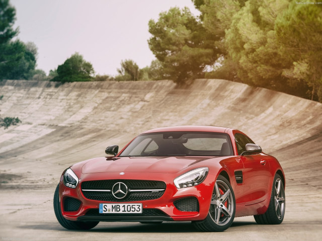 Mercedes-Benz AMG GT фото