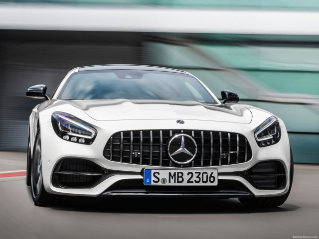 Mercedes-Benz AMG GT фото