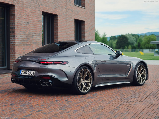 Mercedes-Benz AMG GT фото