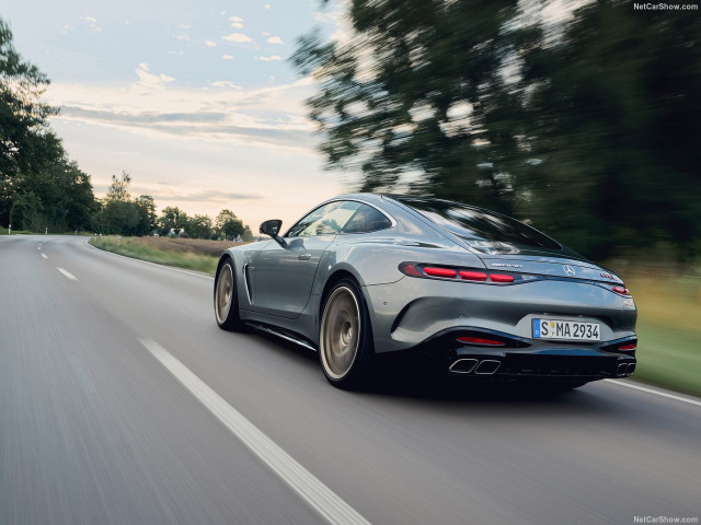 Mercedes-Benz AMG GT фото