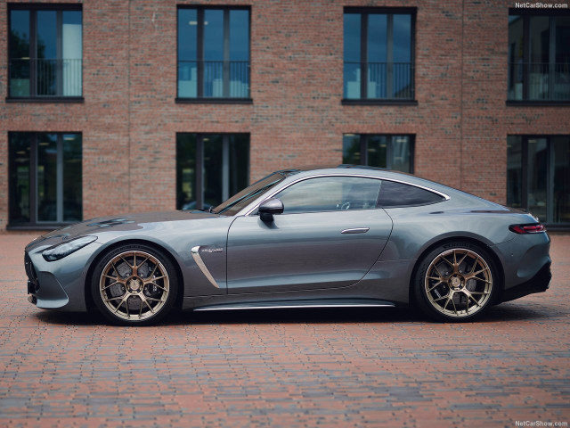 Mercedes-Benz AMG GT фото