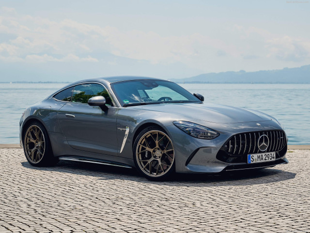 Mercedes-Benz AMG GT фото