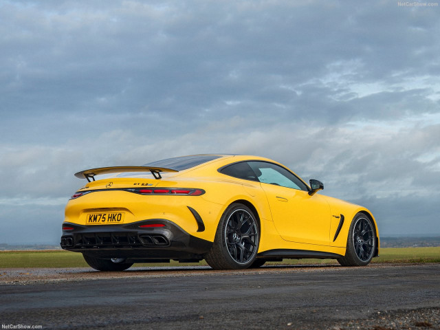 Mercedes-Benz AMG GT фото