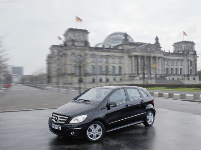 Mercedes-Benz B-Class фото