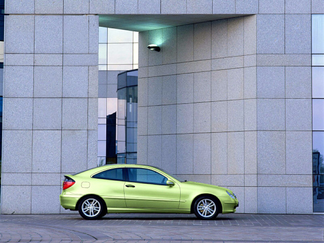 Mercedes-Benz C-Class Coupe фото