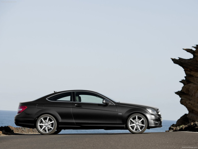 Mercedes-Benz C-Class Coupe фото