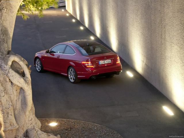 Mercedes-Benz C-Class Coupe фото