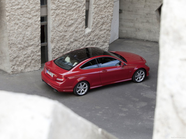 Mercedes-Benz C-Class Coupe фото