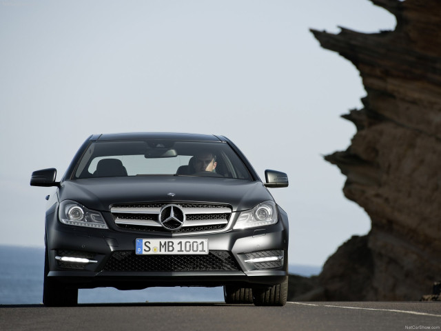 Mercedes-Benz C-Class Coupe фото