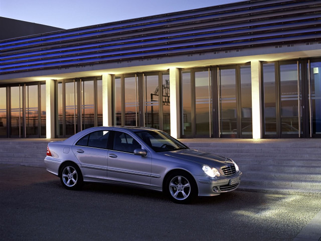 Mercedes-Benz C-Class W203 фото