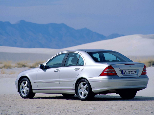 Mercedes-Benz C-Class W203 фото