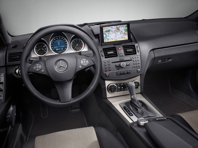 Mercedes-Benz C-Class W204 фото