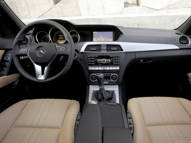 Mercedes-Benz C-Class W204 фото