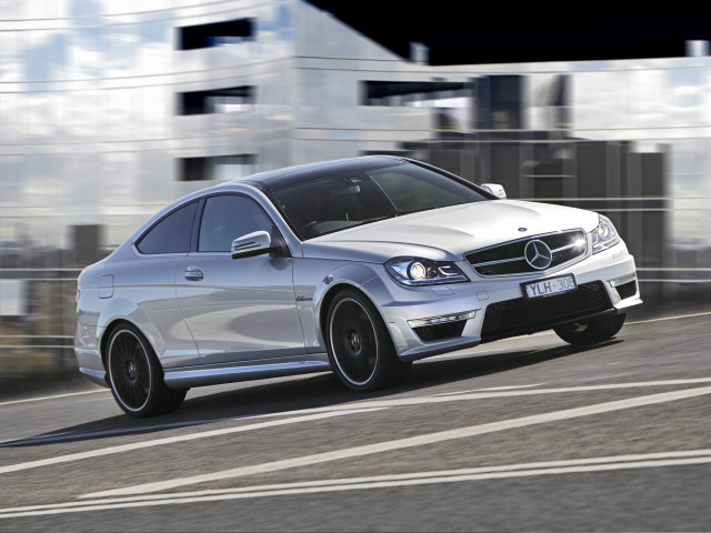 Mercedes-Benz C63 AMG Coupe фото