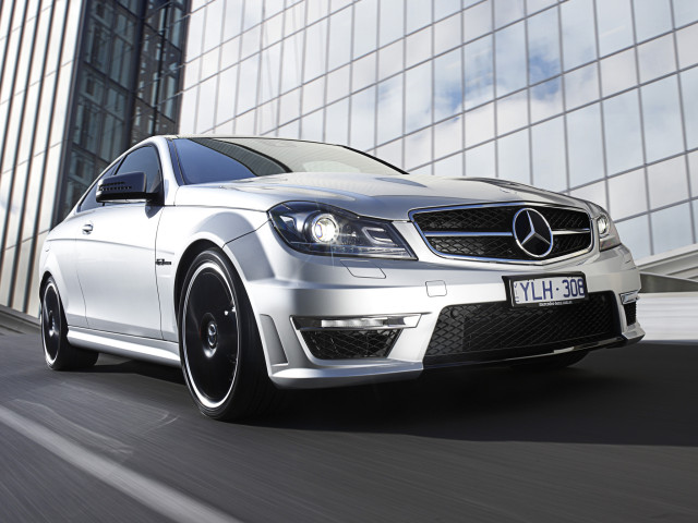 Mercedes-Benz C63 AMG Coupe фото