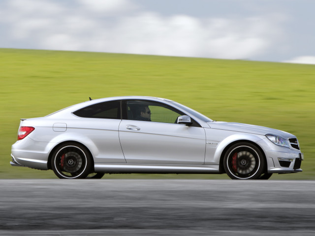 Mercedes-Benz C63 AMG Coupe фото