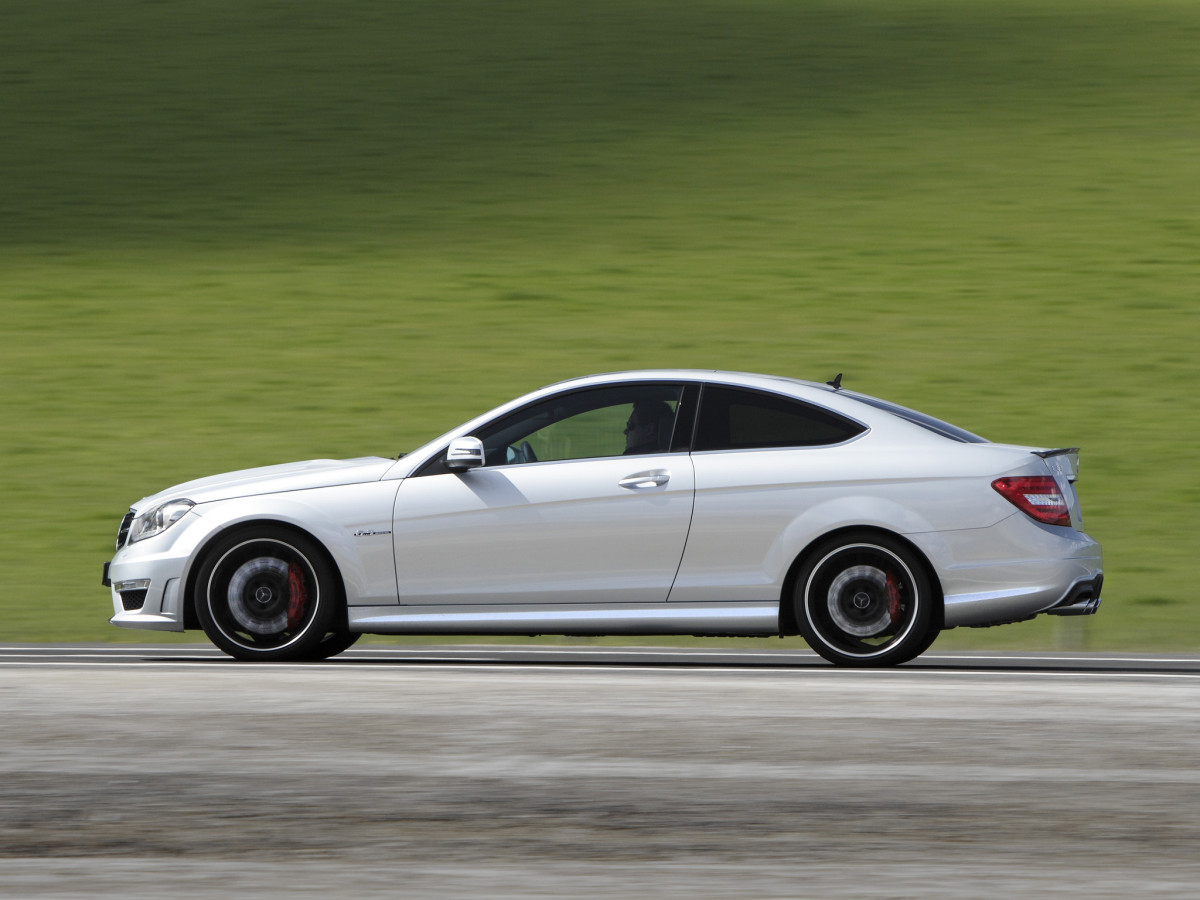 Mercedes-Benz C63 AMG Coupe фото 100079