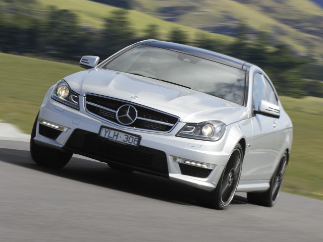 Mercedes-Benz C63 AMG Coupe фото