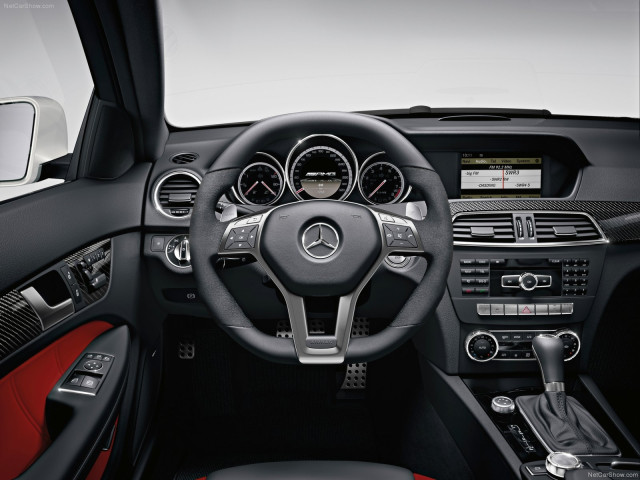 Mercedes-Benz C63 AMG Coupe фото