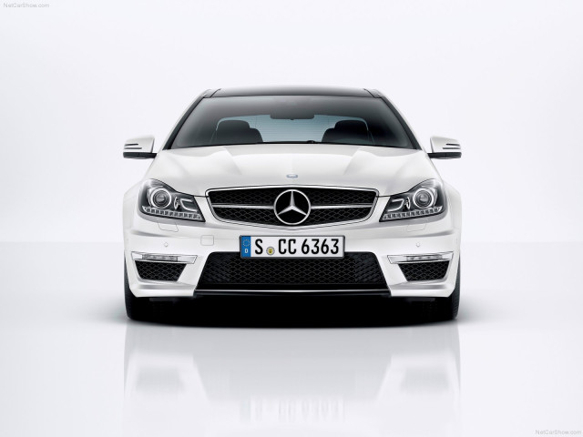 Mercedes-Benz C63 AMG Coupe фото