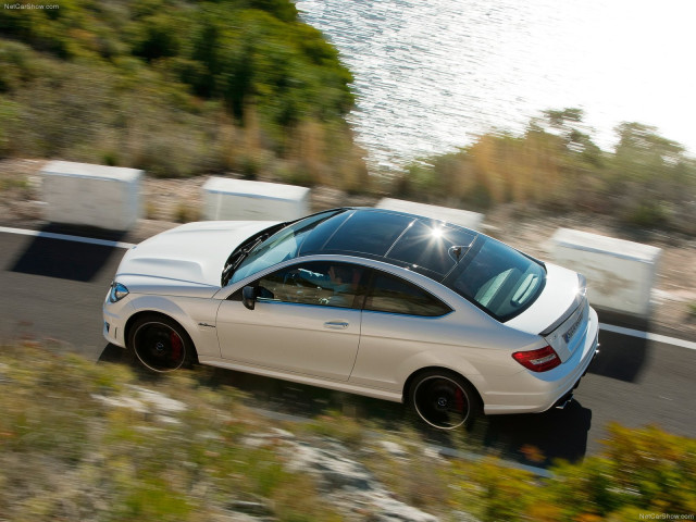 Mercedes-Benz C63 AMG Coupe фото