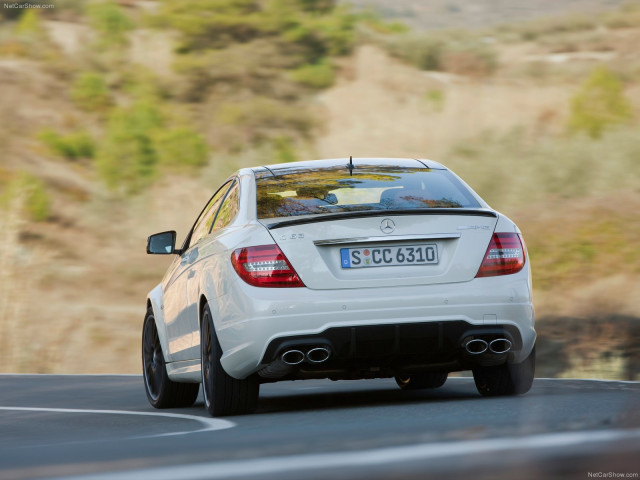 Mercedes-Benz C63 AMG Coupe фото