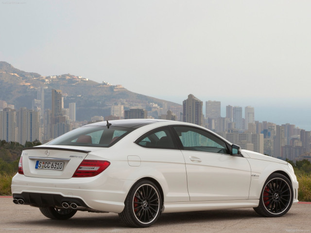 Mercedes-Benz C63 AMG Coupe фото