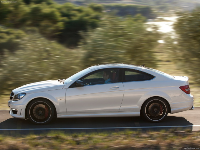 Mercedes-Benz C63 AMG Coupe фото