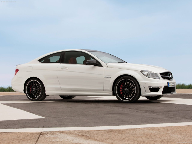 Mercedes-Benz C63 AMG Coupe фото