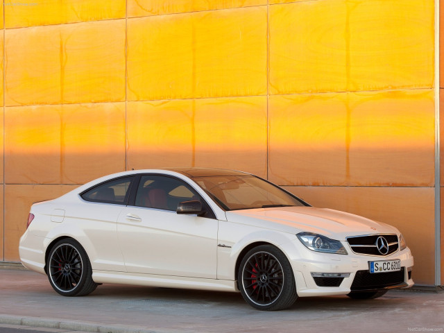 Mercedes-Benz C63 AMG Coupe фото