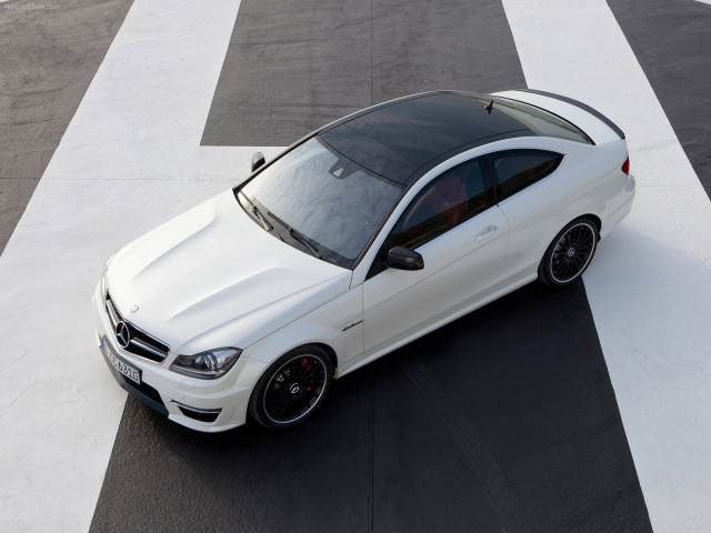 Mercedes-Benz C63 AMG Coupe фото