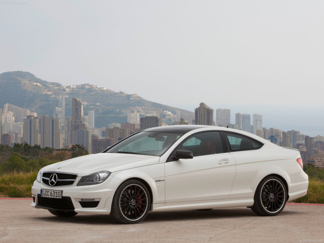 Mercedes-Benz C63 AMG Coupe фото