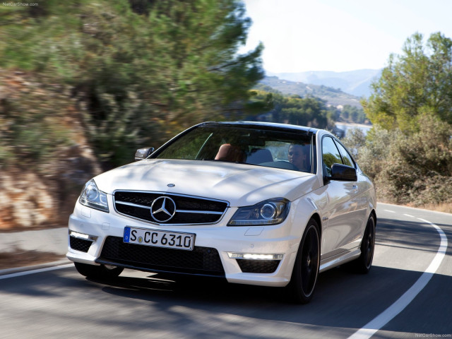 Mercedes-Benz C63 AMG Coupe фото