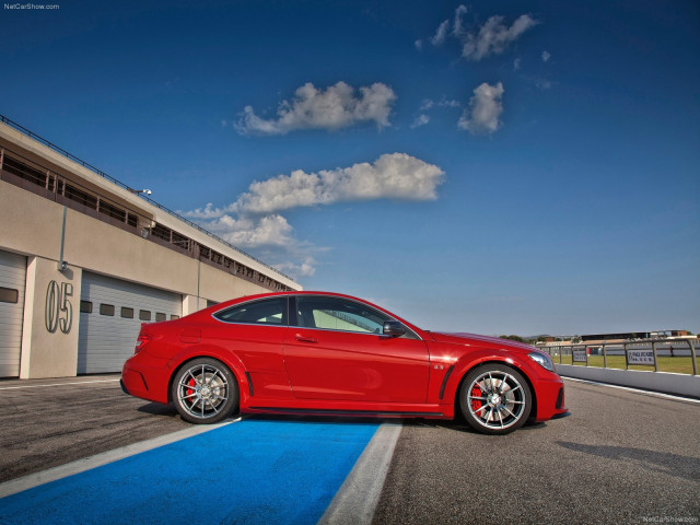 Mercedes-Benz C63 AMG Coupe фото