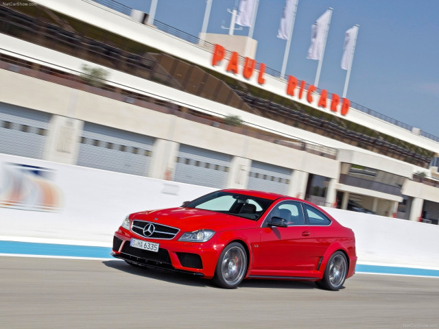 Mercedes-Benz C63 AMG Coupe фото