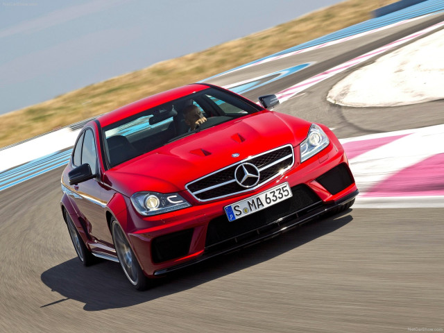 Mercedes-Benz C63 AMG Coupe фото