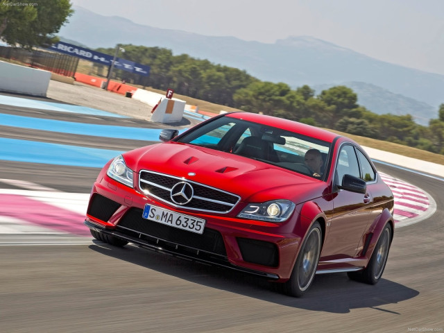 Mercedes-Benz C63 AMG Coupe фото