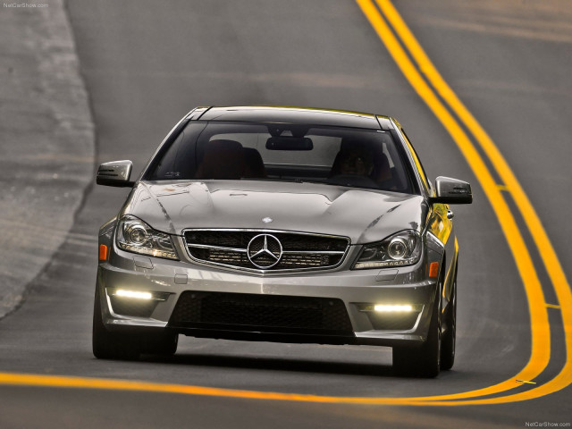 Mercedes-Benz C63 AMG Coupe фото