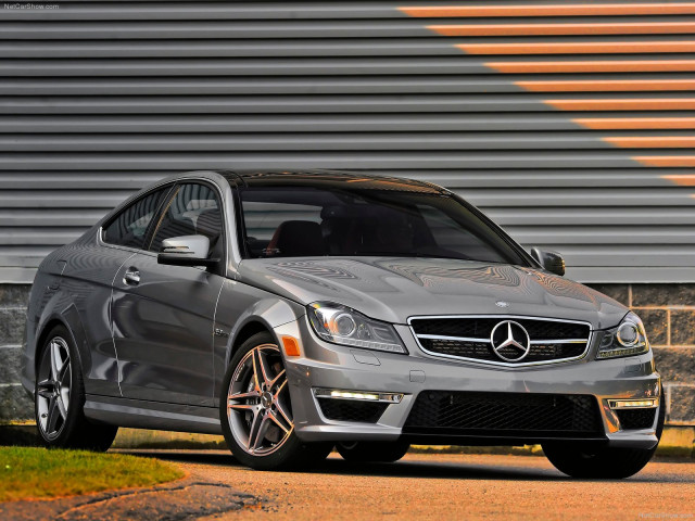 Mercedes-Benz C63 AMG Coupe фото