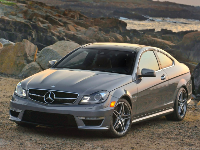 Mercedes-Benz C63 AMG Coupe фото