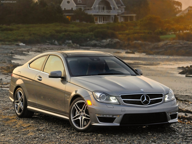 Mercedes-Benz C63 AMG Coupe фото