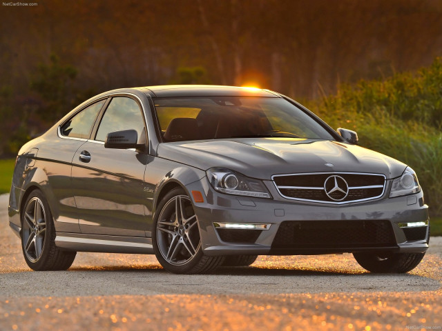 Mercedes-Benz C63 AMG Coupe фото