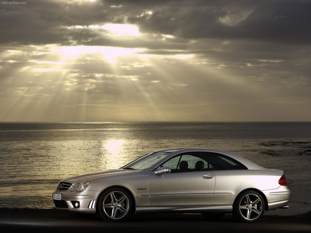 Mercedes-Benz CLK63 AMG фото