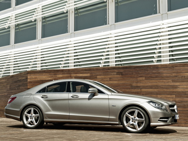 Mercedes-Benz CLS фото