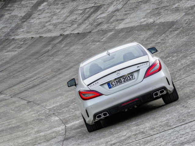 Mercedes-Benz CLS63 AMG фото